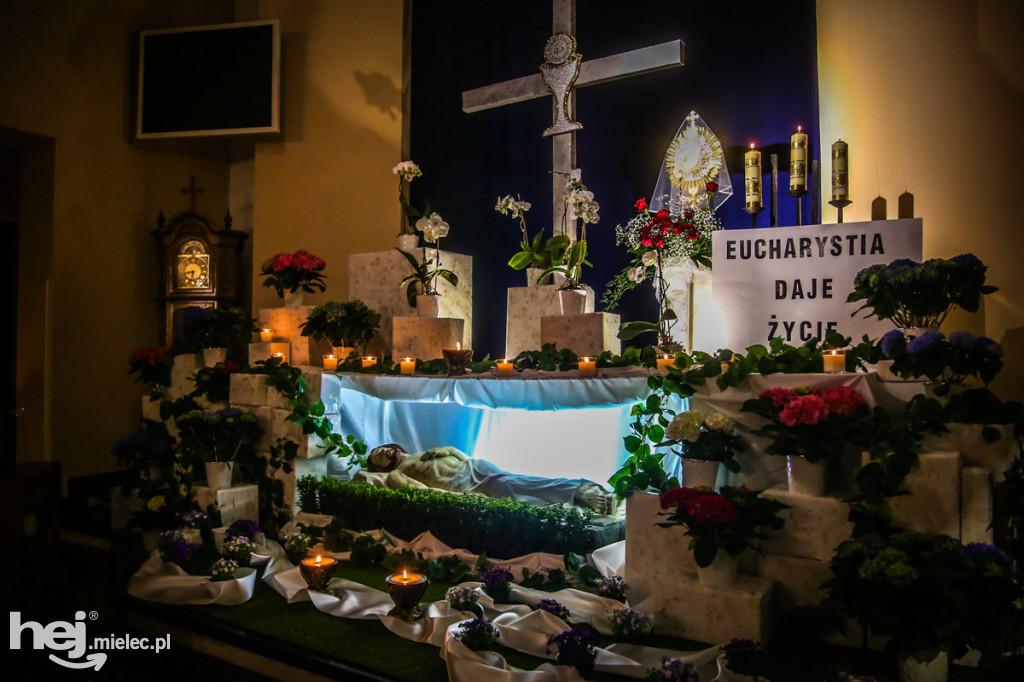 Jezus w grobie. Mamy zdjęcia z mieleckich parafii