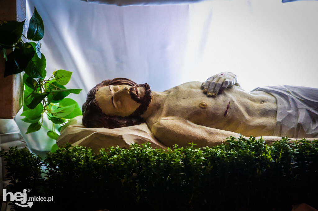 Jezus w grobie. Mamy zdjęcia z mieleckich parafii