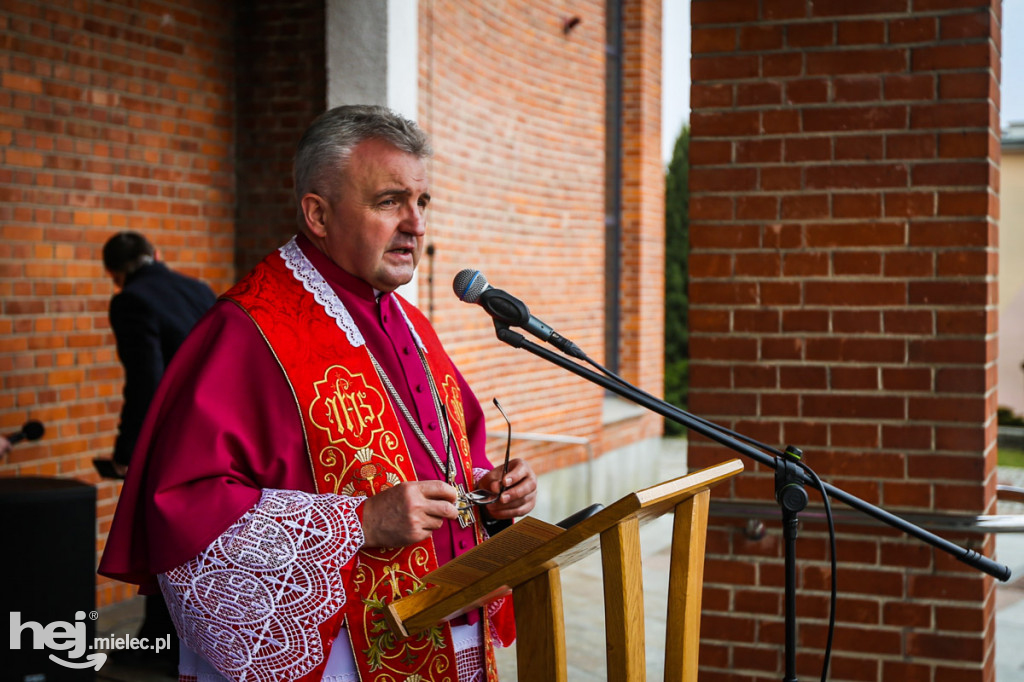 Święcenie pokarmów przed świątyniami
