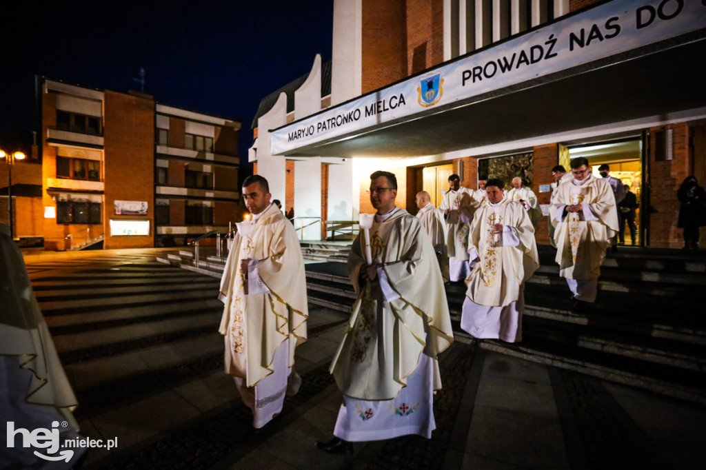 Liturgia Światła rozpoczęła Święta Wielkanocne