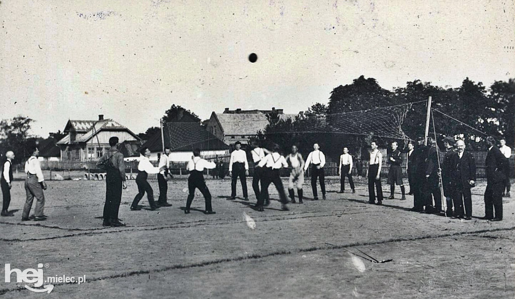 Jak 90 lat temu wyglądały lekcje WF w mieleckiej szkole?
