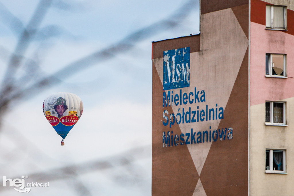 Kolorowa niespodzianka na mieleckim niebie