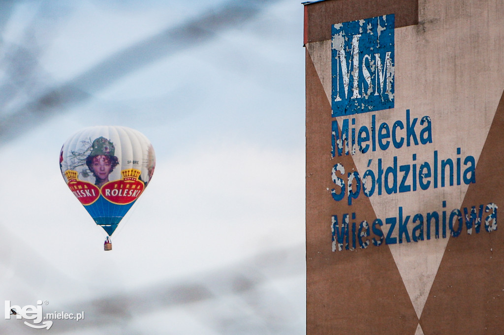 Kolorowa niespodzianka na mieleckim niebie