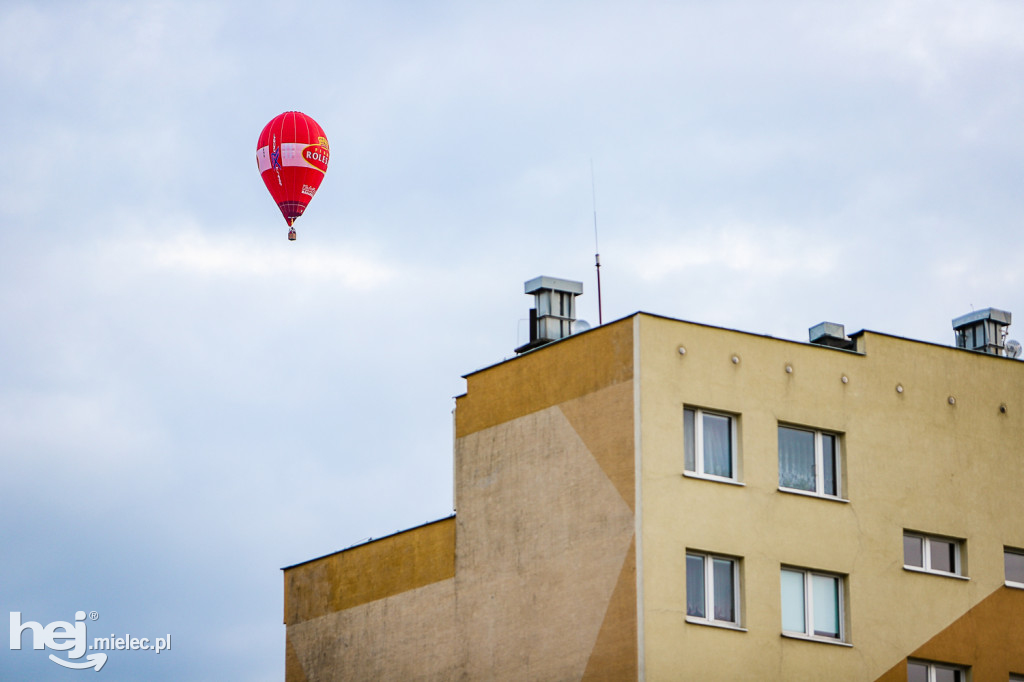 Kolorowa niespodzianka na mieleckim niebie