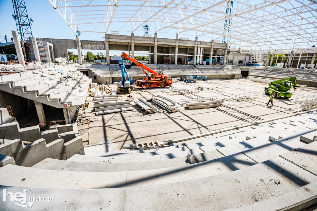 Co się dzieje na budowie hali sportowej