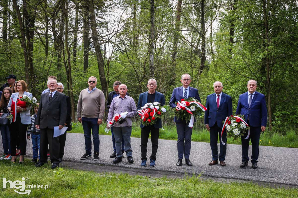 Wiosna Niezłomnych. Posadzili trzy kolejne Dęby Pamięci