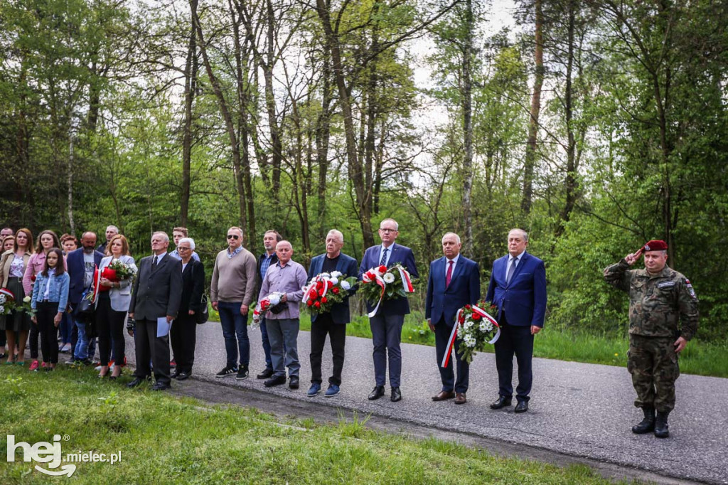 Wiosna Niezłomnych. Posadzili trzy kolejne Dęby Pamięci