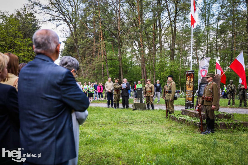 Wiosna Niezłomnych. Posadzili trzy kolejne Dęby Pamięci