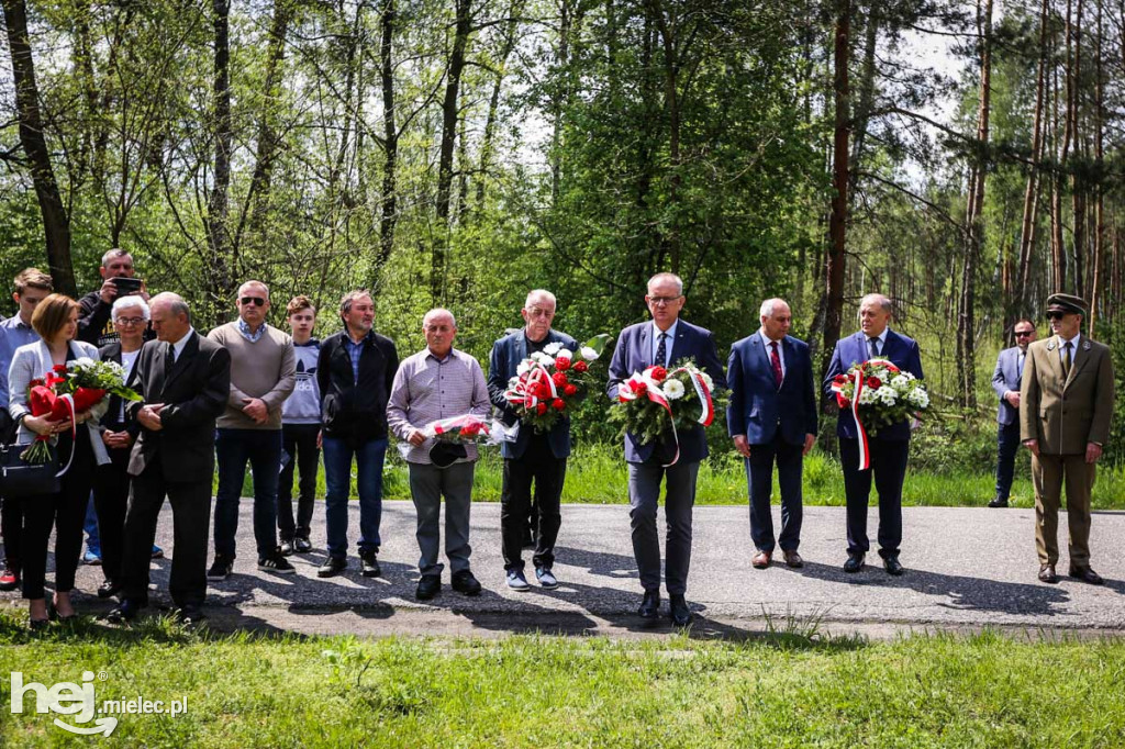 Wiosna Niezłomnych. Posadzili trzy kolejne Dęby Pamięci