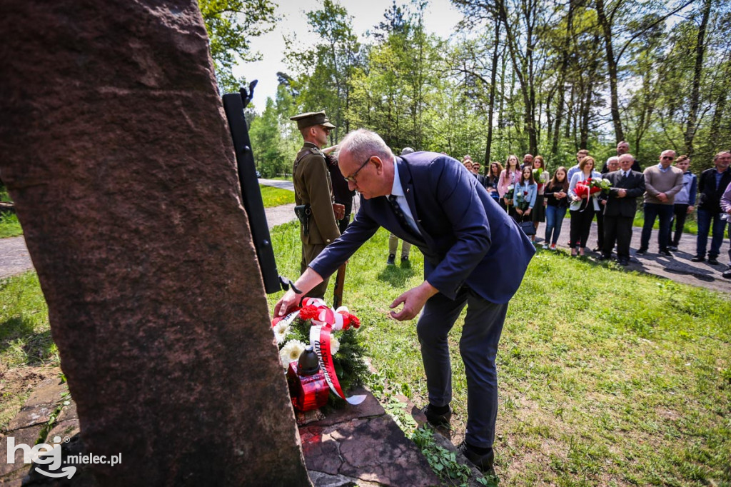 Wiosna Niezłomnych. Posadzili trzy kolejne Dęby Pamięci