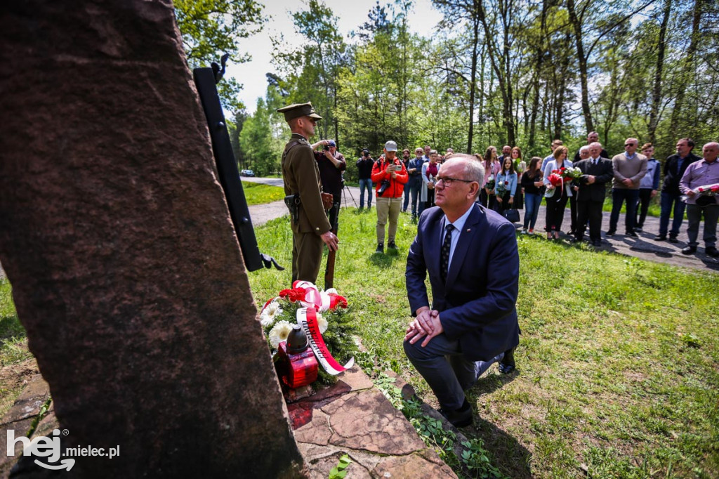 Wiosna Niezłomnych. Posadzili trzy kolejne Dęby Pamięci