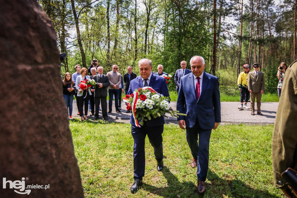 Wiosna Niezłomnych. Posadzili trzy kolejne Dęby Pamięci