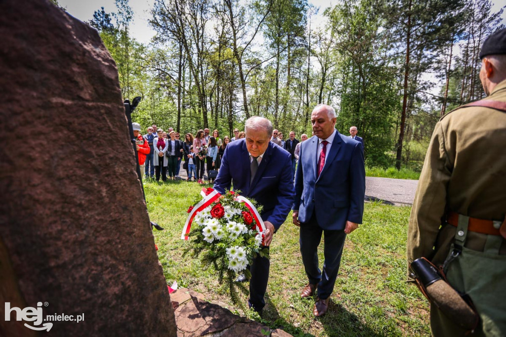 Wiosna Niezłomnych. Posadzili trzy kolejne Dęby Pamięci