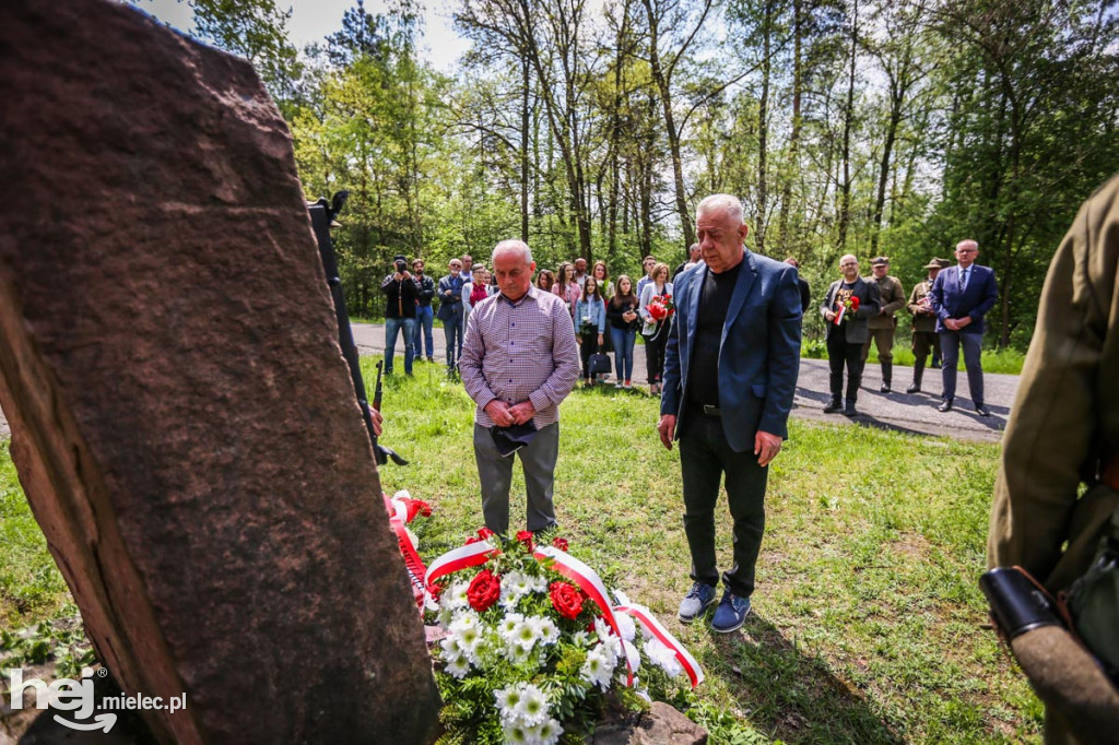 Wiosna Niezłomnych. Posadzili trzy kolejne Dęby Pamięci