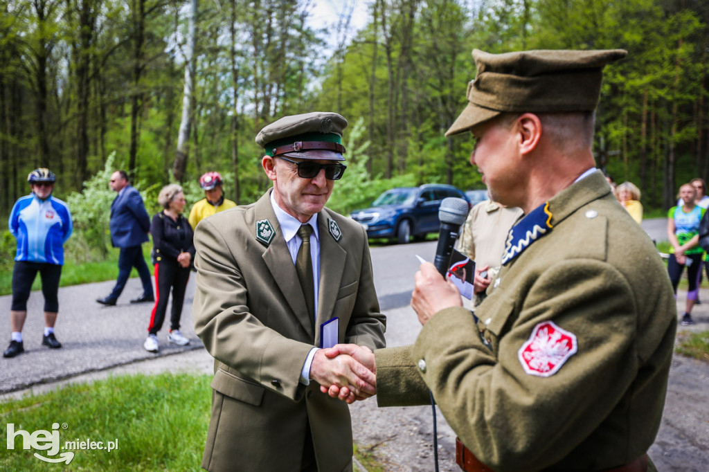 Wiosna Niezłomnych. Posadzili trzy kolejne Dęby Pamięci