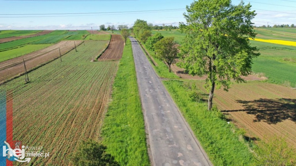 Droga powiatowa Zdziarzec - Dębica w Zasowie [DRON]