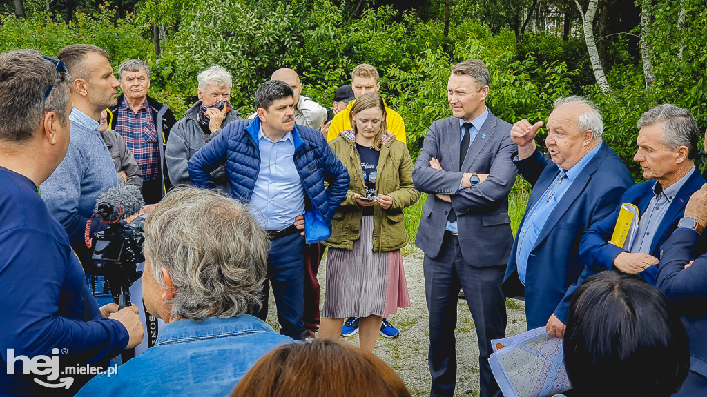 Mieszkańcy Smoczki czują się oszukani. Spór o bloki dla młodych