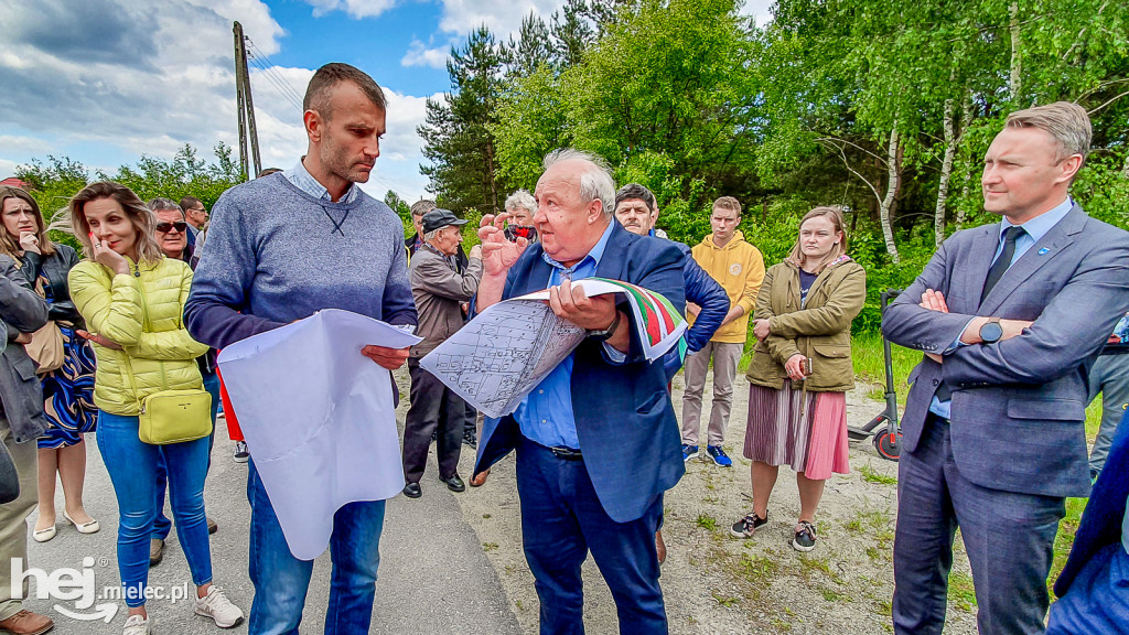 Mieszkańcy Smoczki czują się oszukani. Spór o bloki dla młodych