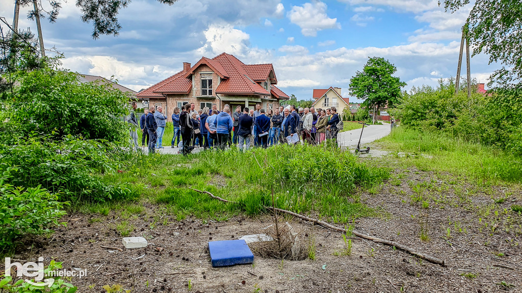 Mieszkańcy Smoczki czują się oszukani. Spór o bloki dla młodych