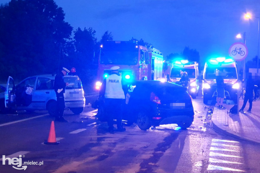 Wypadek na ul. Sienkiewicza. Zderzenie dwóch osobówek