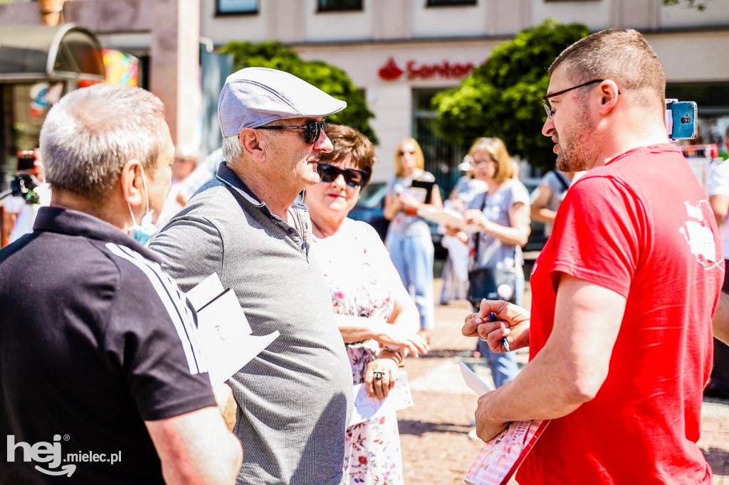 Tour de Konstytucja na Placu AK