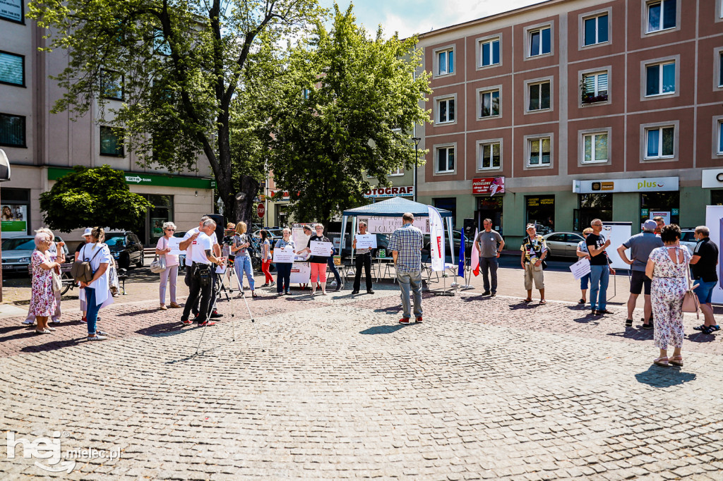 Tour de Konstytucja na Placu AK