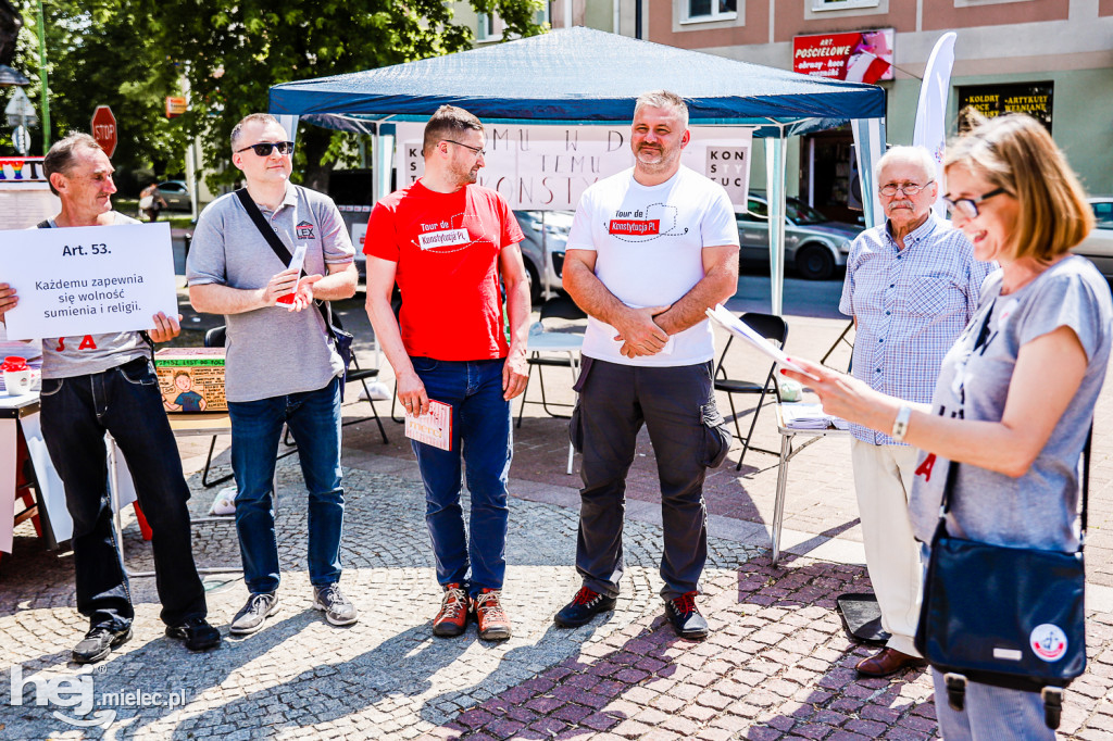 Tour de Konstytucja na Placu AK