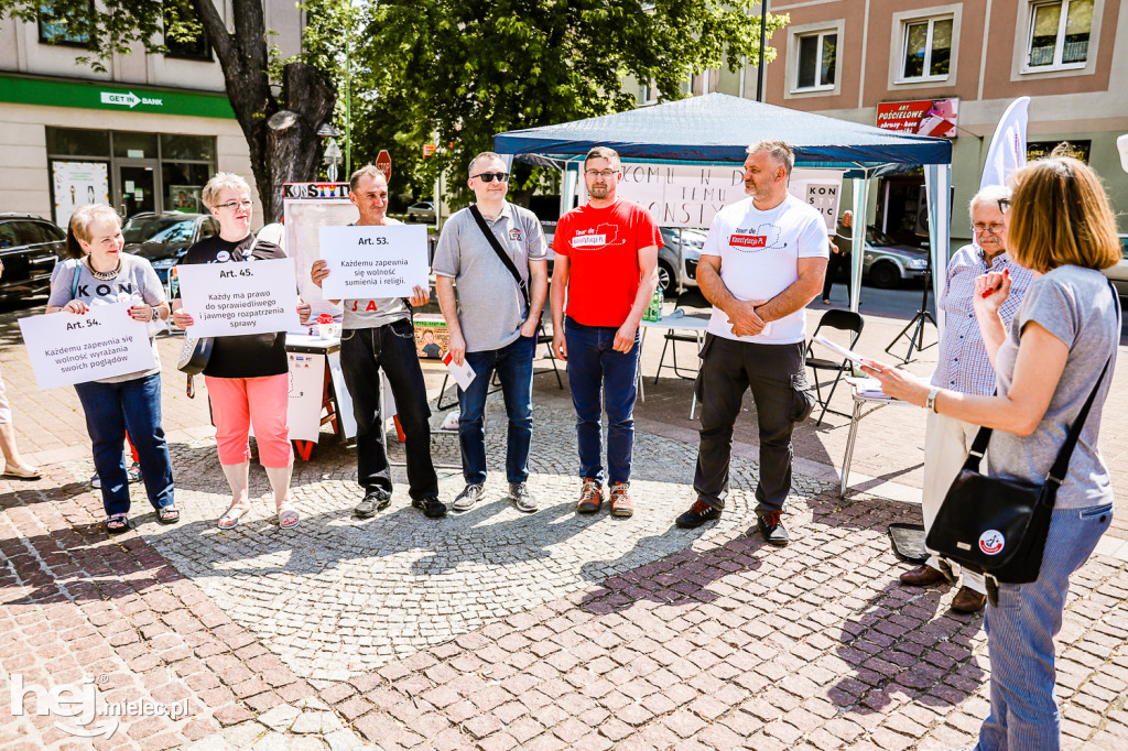 Tour de Konstytucja na Placu AK
