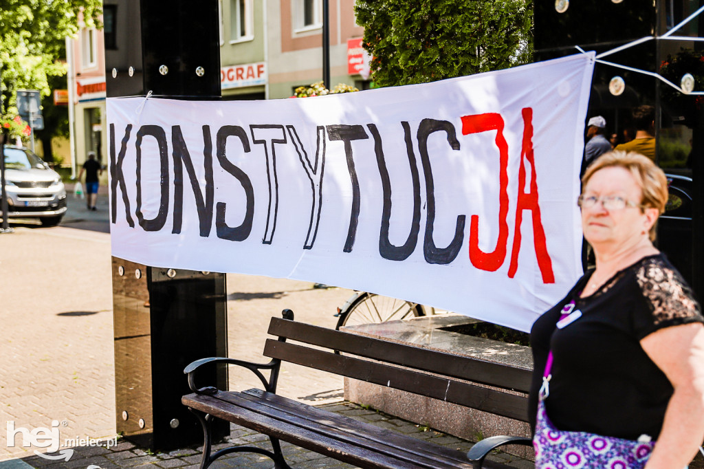 Tour de Konstytucja na Placu AK