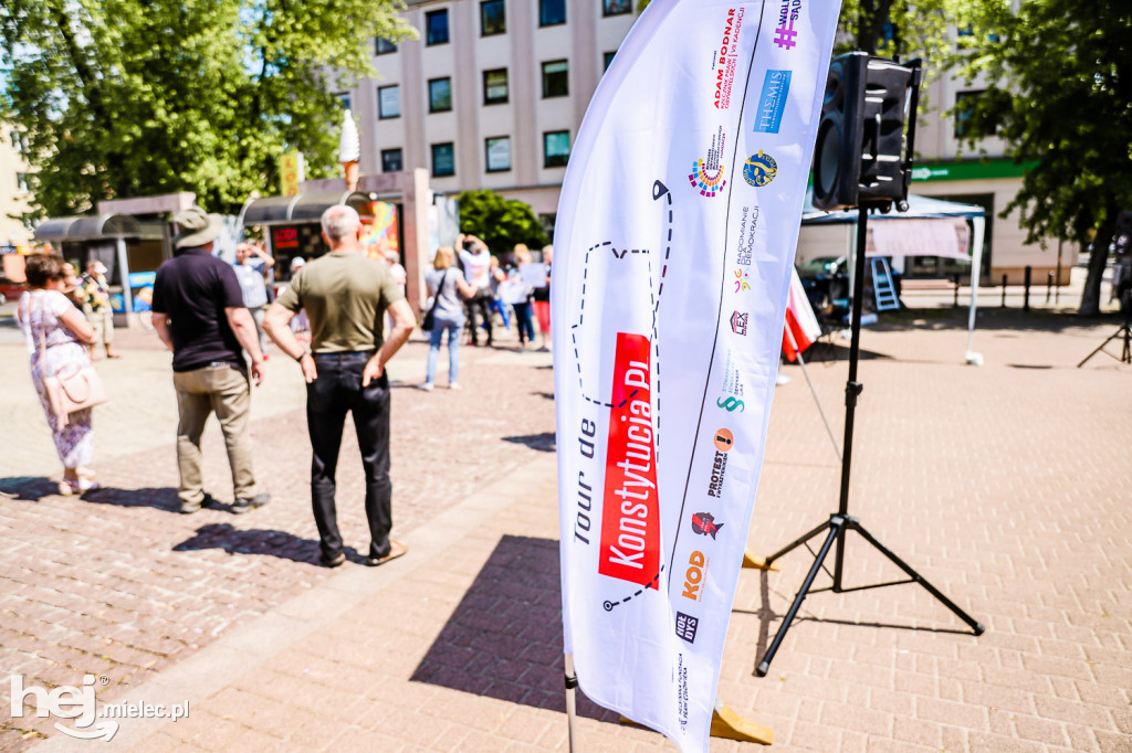 Tour de Konstytucja na Placu AK