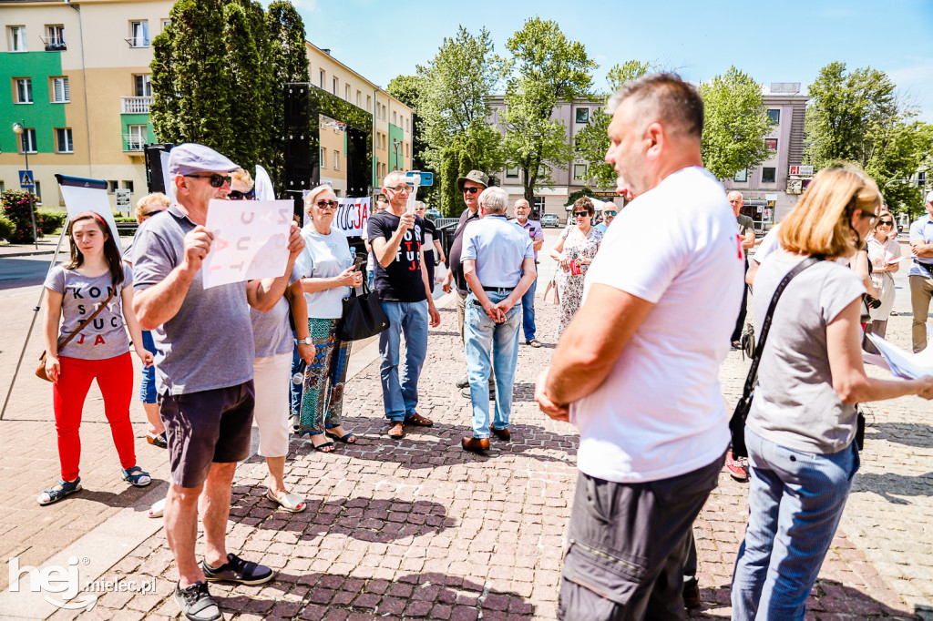 Tour de Konstytucja na Placu AK