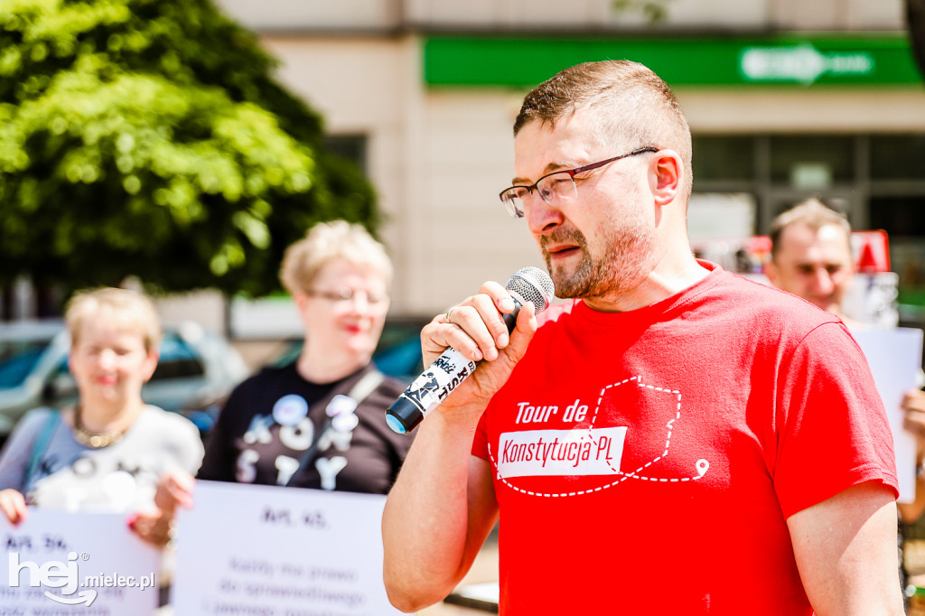 Tour de Konstytucja na Placu AK