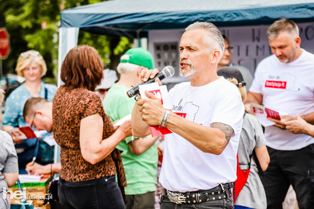 Tour de Konstytucja na Placu AK