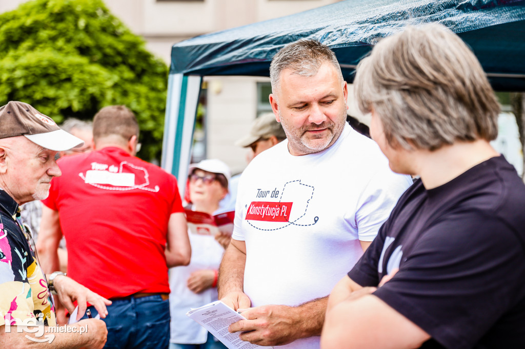 Tour de Konstytucja na Placu AK
