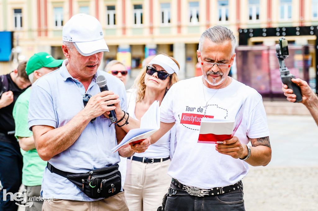 Tour de Konstytucja na Placu AK