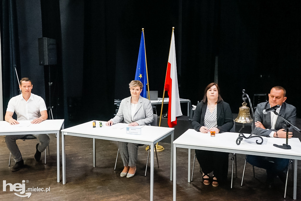 Ważna umowa na budowę drogi w Przecławiu