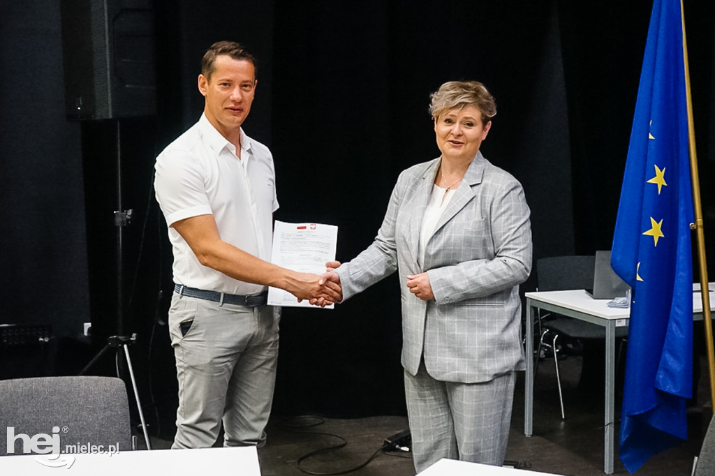 Ważna umowa na budowę drogi w Przecławiu