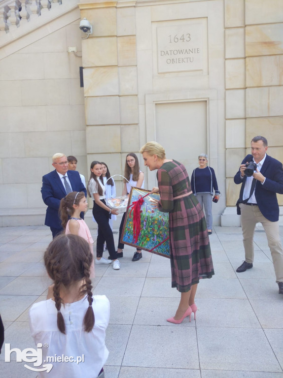 Uczniowie z Mielca w odwiedzinach u Agaty Dudy