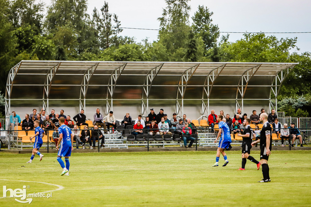 Czarni Trześń - Stal III Mielec: mecz i feta