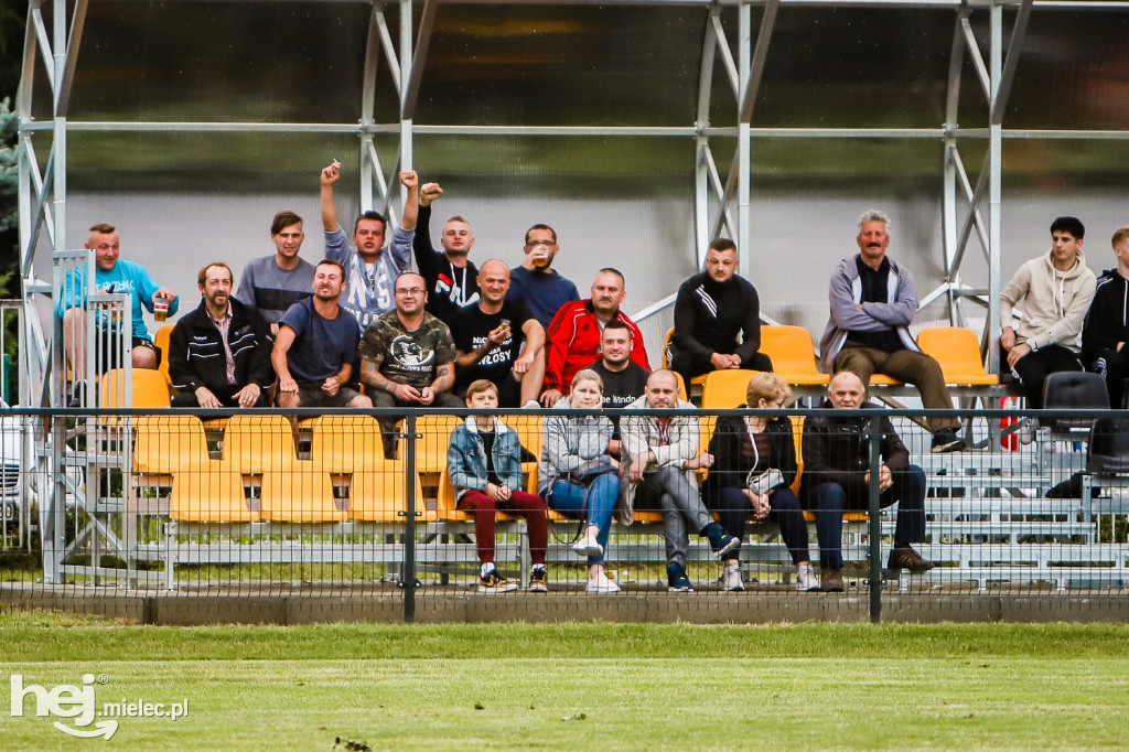 Czarni Trześń - Stal III Mielec: mecz i feta