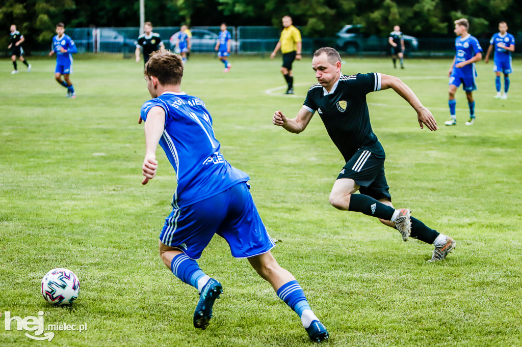 Czarni Trześń - Stal III Mielec: mecz i feta