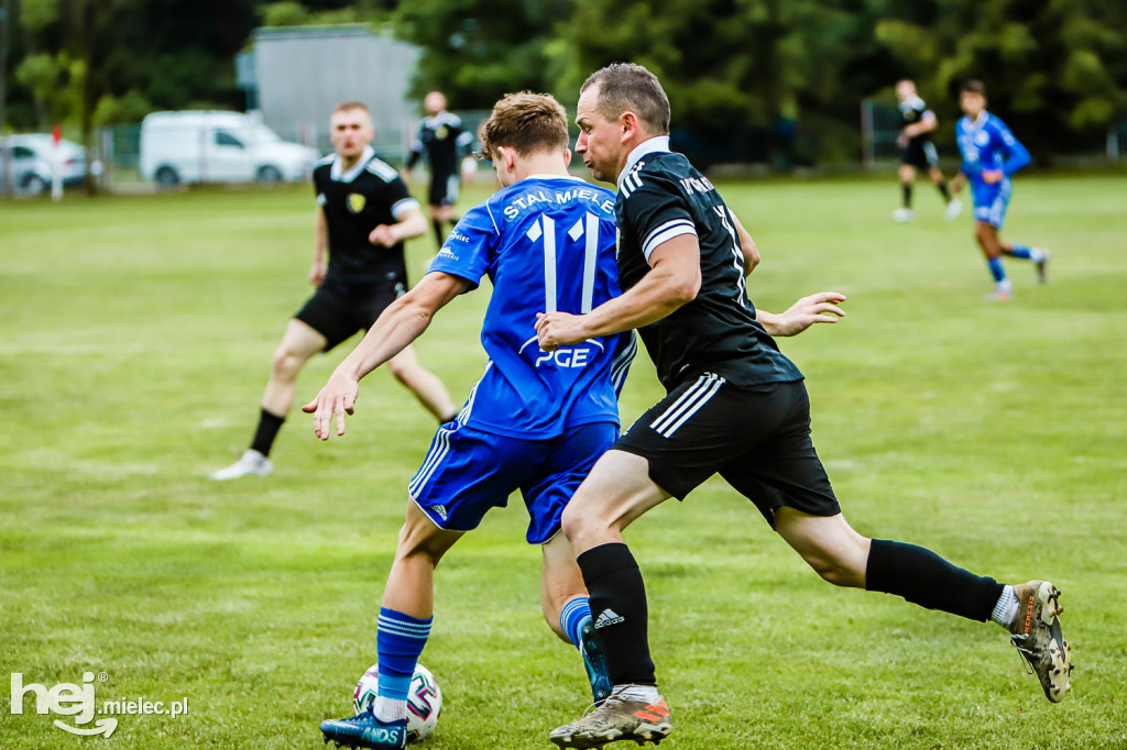 Czarni Trześń - Stal III Mielec: mecz i feta