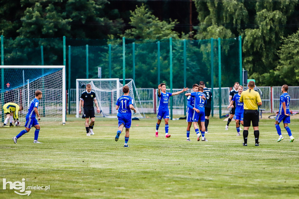Czarni Trześń - Stal III Mielec: mecz i feta