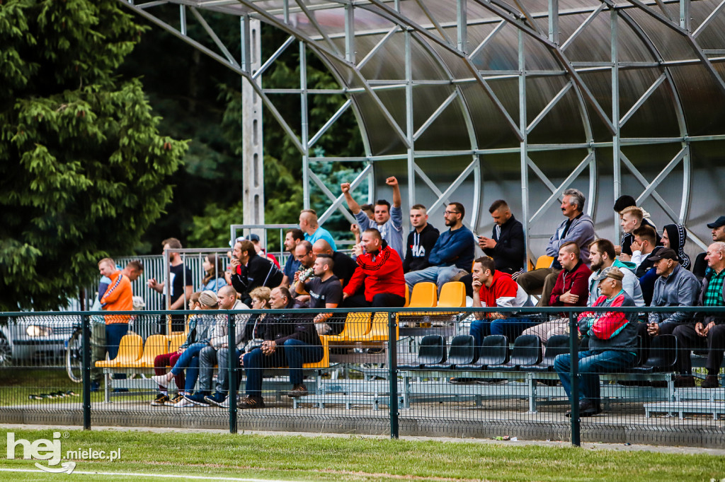 Czarni Trześń - Stal III Mielec: mecz i feta