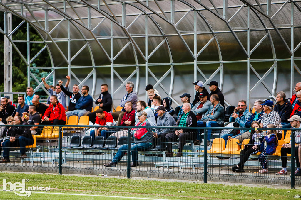 Czarni Trześń - Stal III Mielec: mecz i feta