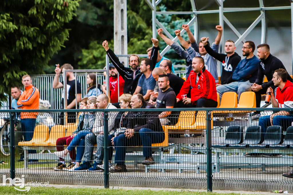 Czarni Trześń - Stal III Mielec: mecz i feta