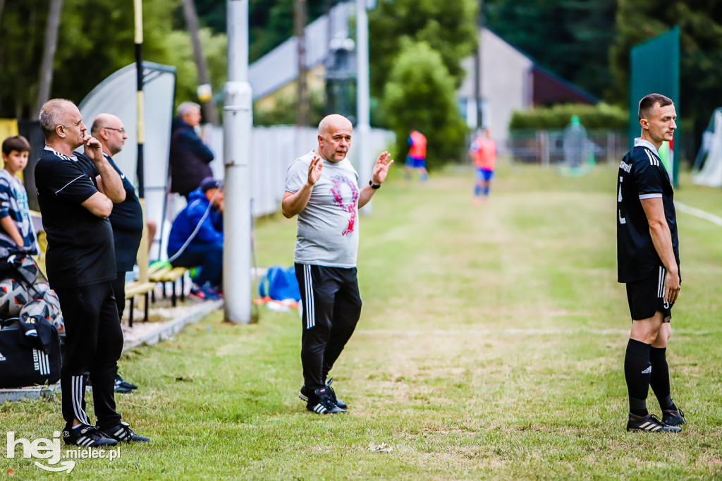 Czarni Trześń - Stal III Mielec: mecz i feta