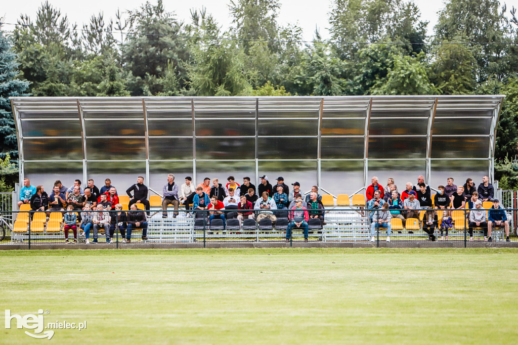 Czarni Trześń - Stal III Mielec: mecz i feta