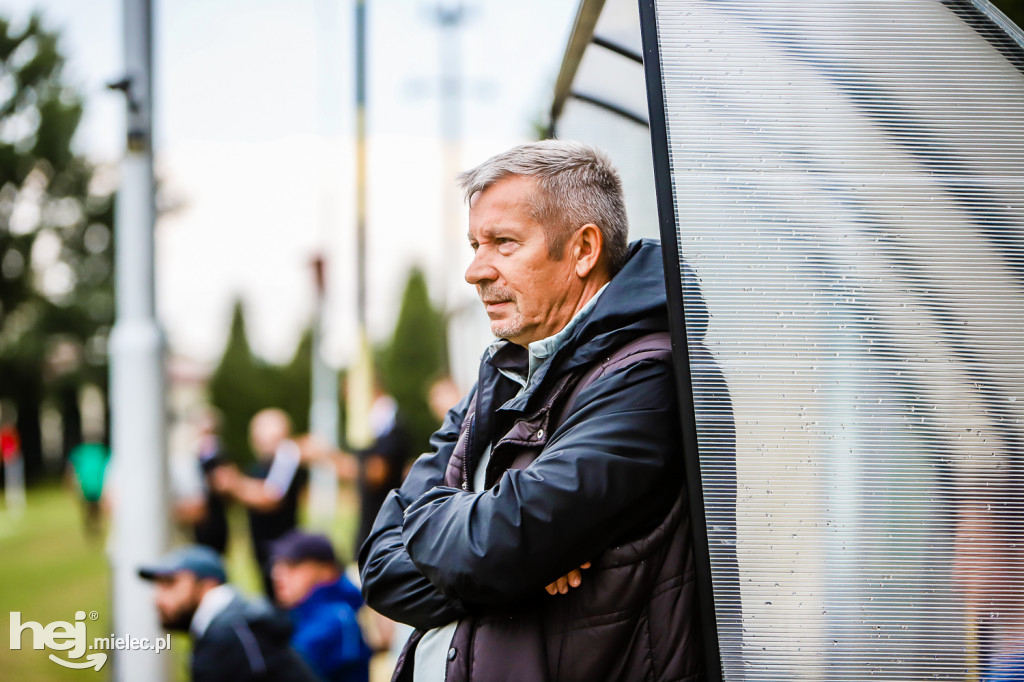 Czarni Trześń - Stal III Mielec: mecz i feta