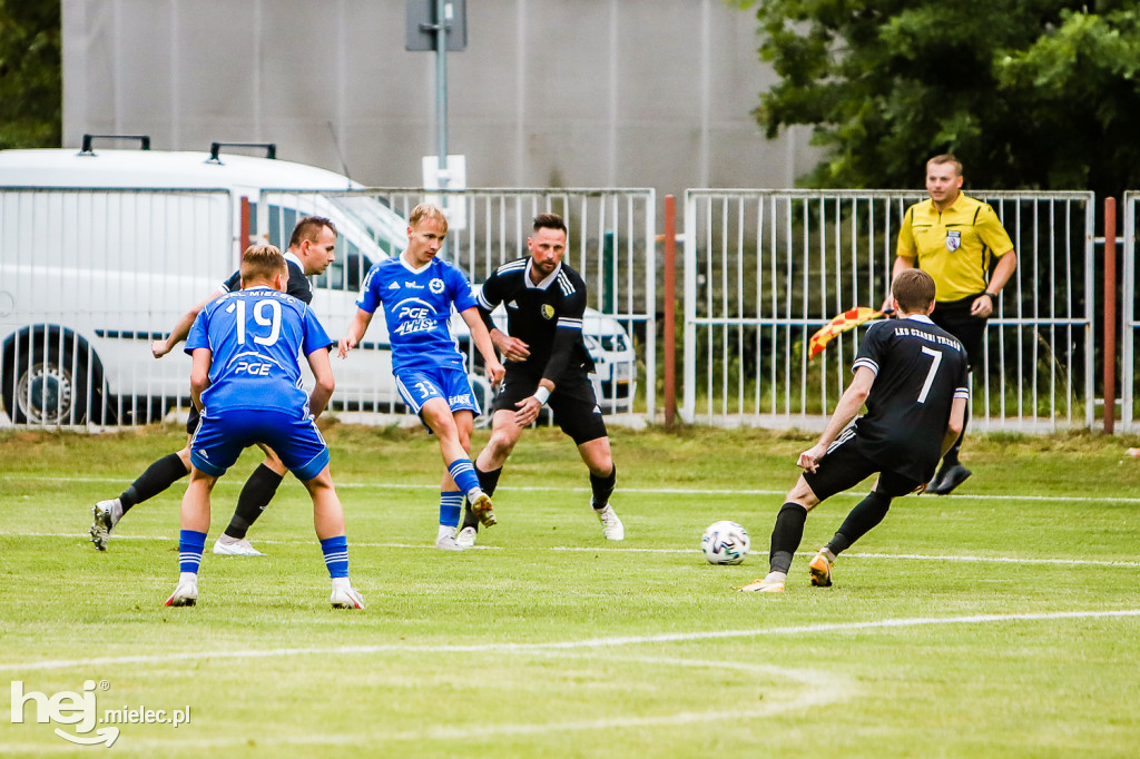 Czarni Trześń - Stal III Mielec: mecz i feta
